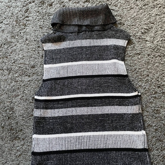 Kendall & Kylie turtle neck knitted tank top - Picture 3 of 4
